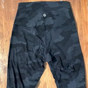 Lululemon camo aligns